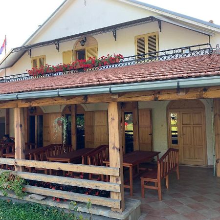 Domacinstvo Bakic Guest House Irig ภายนอก รูปภาพ
