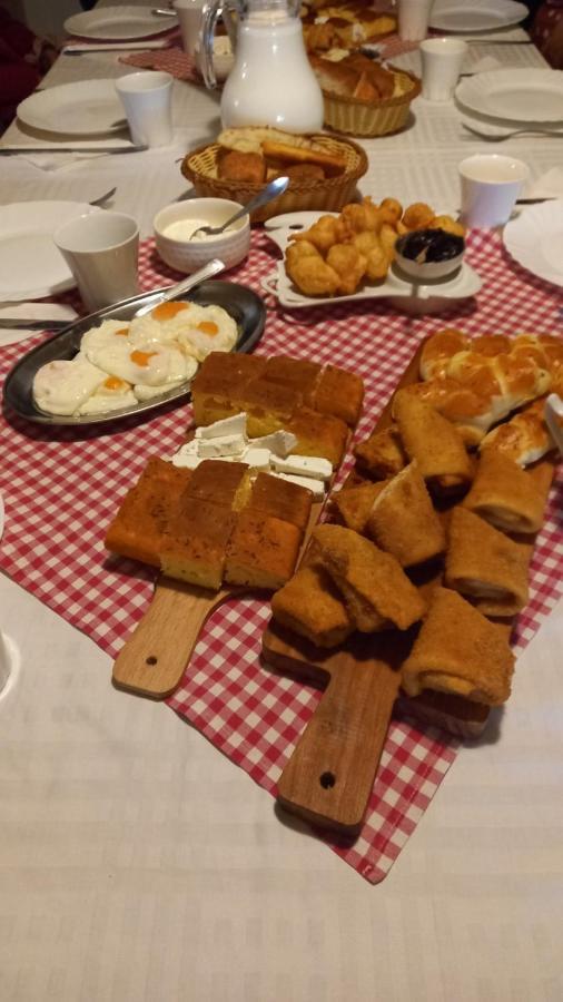 Domacinstvo Bakic Guest House Irig ภายนอก รูปภาพ