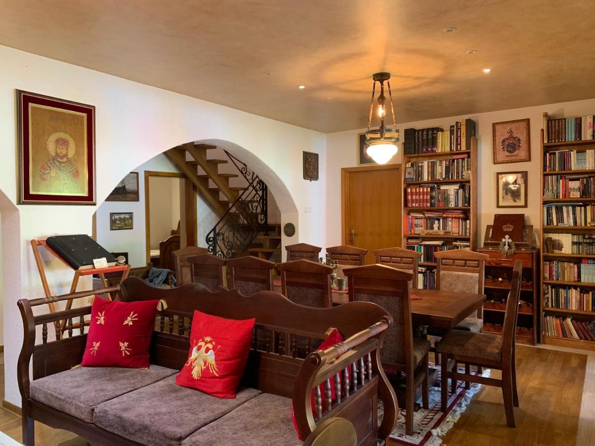 Domacinstvo Bakic Guest House Irig ภายนอก รูปภาพ